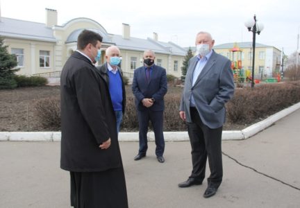 Храмовый комплекс посетил ктитор кафедрального собора г. Россошь, почетный гражданин области Н.М. Ольшанский