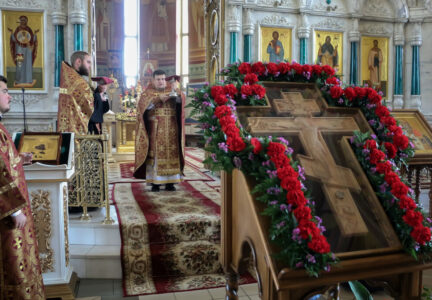 Праздничное богослужение на Воздвижение в Свято-Ильинском кафедральном соборе г. Россошь