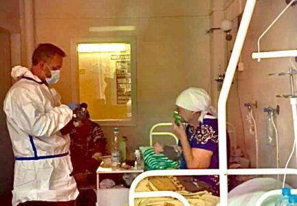 Священнослужитель посетил ковидное отделение Россошанской больницы