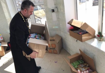 Очередную гуманитарную помощь для беженцев с ДНР и ЛНР доставили в г. Россошь