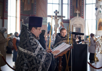 Чтение покаянного канона преподобного  Андрея Критского в Свято-Ильинском соборе  г. Россошь