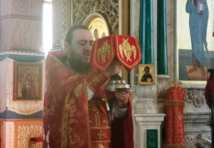 Богослужение в Ильинском кафедральном  соборе г. Россошь в Четверг Светлой седмицы