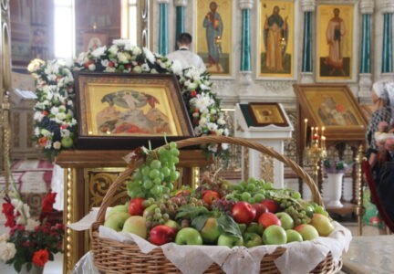 В праздник Преображение Господне в Ильинском кафедральном соборе г. Россошь совершили праздничные Богослужения