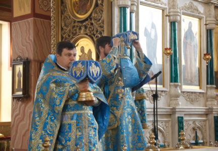 Праздничная Литургия в Свято-Ильинском кафедральном соборе г. Россошь