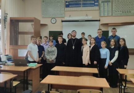 Священнослужитель провел  открытый урок  в старших классах  СОШ №25 г. Россошь