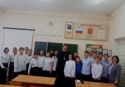 Клирик Свято-Ильинского собора провел открытый урок для учеников СОШ №25 г. Россошь