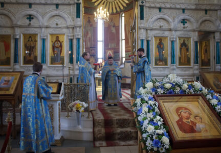 В храмовом комплексе  г. Россошь встретили праздник в честь Казанской иконы Божией Матери