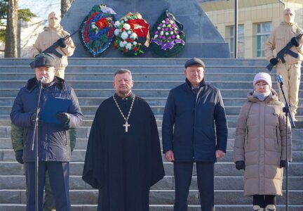 Духовенство благочиния приняло участие в митинге посвященном Дню неизвестного солдата