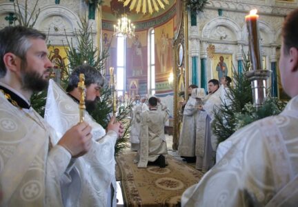Епископ Россошанский и Острогожский Дионисий совершил первую совместную Божественную литургию с благочинными церковных округов Россошанской епархии