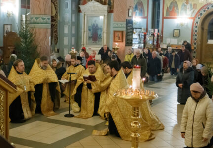 Прихожане Ильинского кафедрального собора встретили Новый год молебным пением