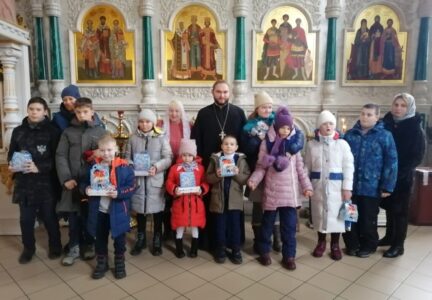 Клирик Свято-Ильинского собора поздравил детей с ограниченными возможностями с Рождеством Христовым