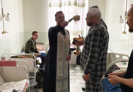 Священнослужитель в праздник Крещения посетил больницу в с. Новая Калитва