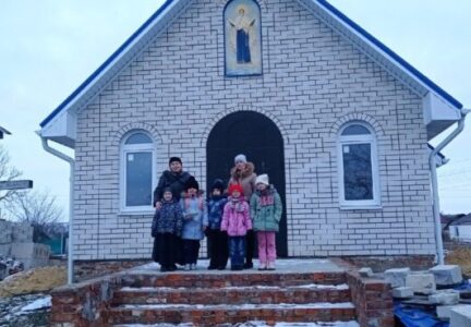 Воспитанники Поповского  детского  сада передали в приход Покрова Пресвятой Богородицы деньги на строительство храма