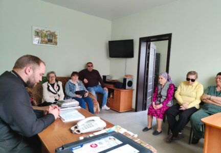 Руководитель социального отдела Россошанского благочиния посетил Россошанское Отделение Всероссийского общества слепых