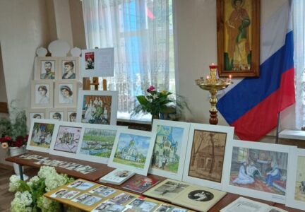 В день памяти святых Царственных мучеников в госпитале прошла презентация выставки акварельных работ  «Венценосная семья»