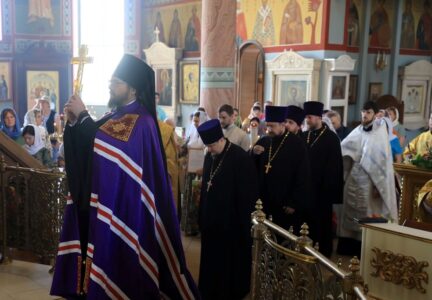 Епископ Дионисий совершил Литургию и хиротонию во пресвитера в Ильинском кафедральном соборе