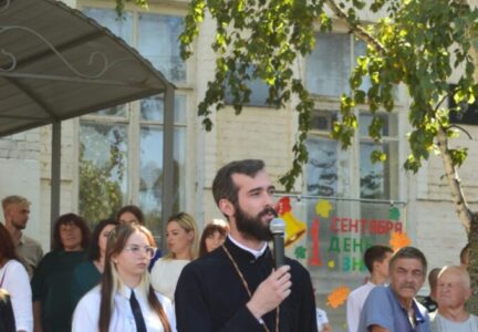 В День знаний клирик Ильинского собора г. Россошь посетил филиал Губернского педагогического колледжа