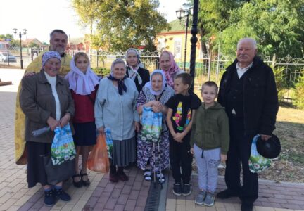 Прихожан храмов Россошанского благочиния поздравили с Международным днем пожилых людей