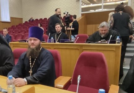 Благочинный принял участие в Парламентской встрече, проходящей в Воронежской областной Думе