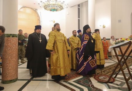 Епископ Россошанский и Острогожский Дионисий совершил Божественную литургию в Троицком храме села Новая Калитва