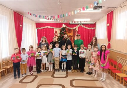 Благочинный принял участие в Рождественском празднике в детском саду № 5 г. Россоши