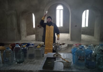 Благочинный совершил Чин великого освящения воды на приходе села Нижний Карабут (Россошанского района)
