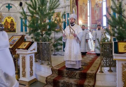 В Рождественский сочельник Преосвященнейший епископ Дионисий совершил Литургию в Ильинском кафедральном соборе