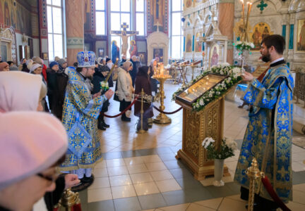 В праздник Сретения Господня епископ Дионисий совершил Божественную литургию в Ильинском кафедральном соборе