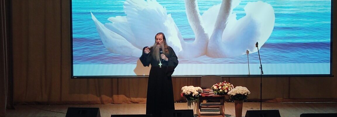 Делегация Россошанского церковного округа посетила творческий вечер протоиерея Артемия Владимирова