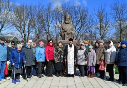 Жители слободы Караяшник (Ольховатского района) почтили память архиепископа Димитрия (Самбикина)