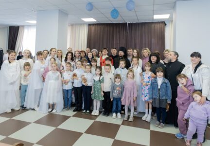 Правящий архиерей принял участие в пасхальной концертной программе духовно-просветительского центра г. Россоши