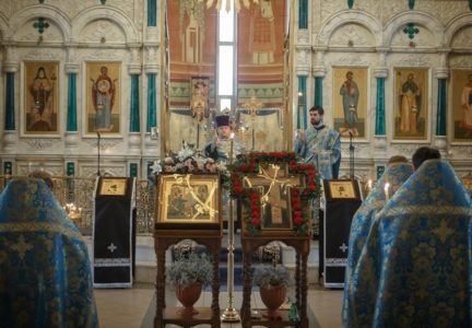 В Благовещение Пресвятой Богородицы совершили праздничные богослужения в Свято – Ильинском кафедральном соборе г. Россошь