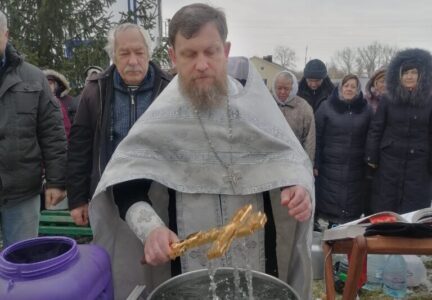 Настоятель храма Покрова Пресвятой Богородицы с. Шапошникова совершил Чини Великого освящения воды