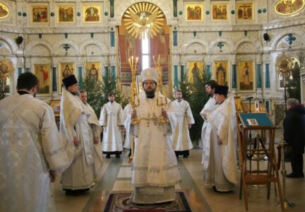 В Рождественский сочельник епископ Россошанский и Острогожский Дионисий совершил Литургию в Ильинском кафедральном соборе