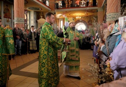 В праздник Входа Господня в Иерусалим Правящий Архиерей совершил Божественную литургию в Ильинском кафедральном соборе Россоши