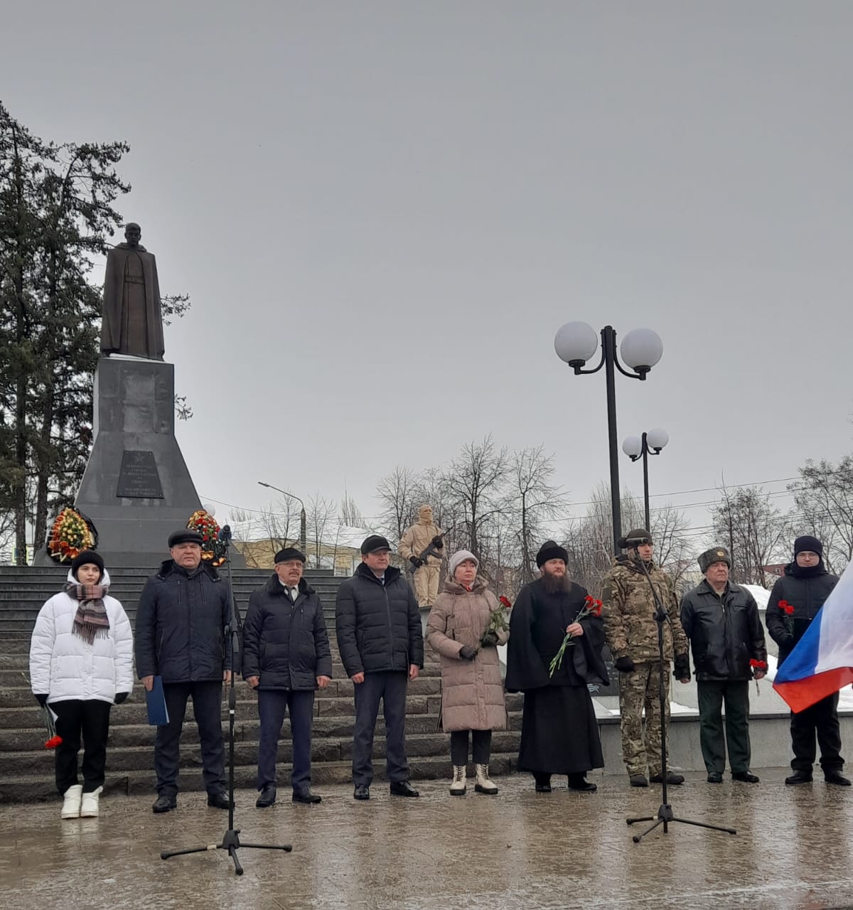 Автор скульптуры центральной братской могилы в россоши