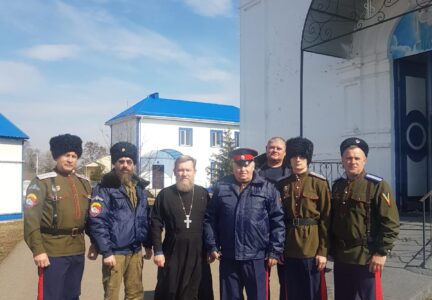 Клирик благочиния встретился с казаками станицы Ольховатской