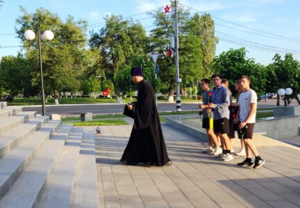 Представители молодежного актива благочиния почтил память погибших в Великой Отечественной войне