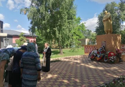 В сл. Шапошниковка (Ольховатского района) почтили память погибших в годы Великой Отечественной войны