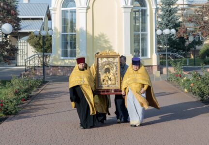 В главный храм Россошанской епархии прибыла икона Божией Матери Феодоровская