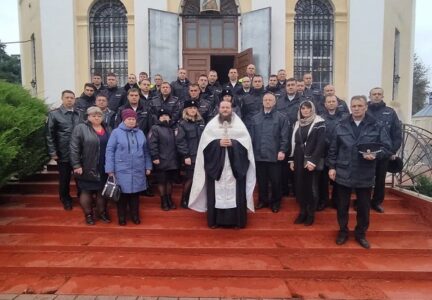 Благочинный совершил панихиду по погибшим сотрудникам органов внутренних дел