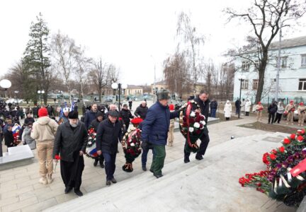 Священнослужитель принял участие в митинге ко Дню героев Отечества