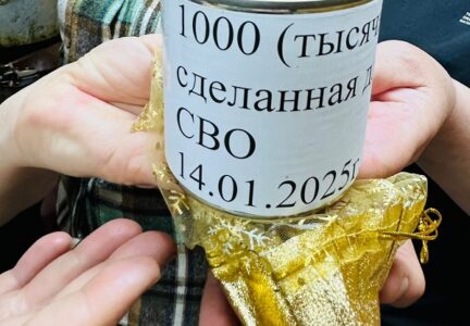 Участницы волонтерской группы «Светлица» изготовили тысячную окопную свечу