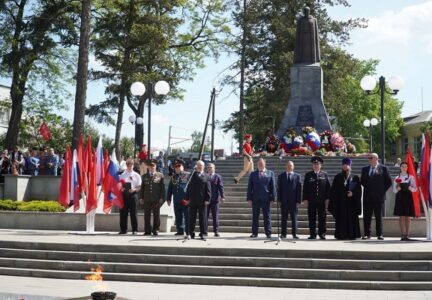 Духовенство благочиния приняло участие в торжественном митинге