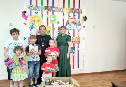 Воспитанников социально-реабилитационного центра г. Россошь поздравили с Днем защиты детей