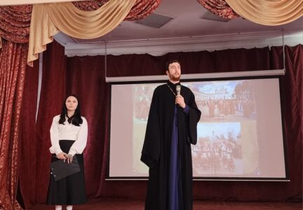 Священнослужитель ответственный по молодежной работе в благочинии посетил Россошанский педагогический колледж