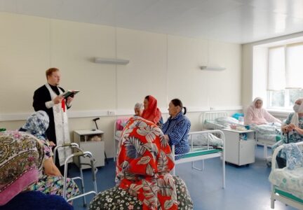 Настоятель Преображенского храма посетил районную больницу