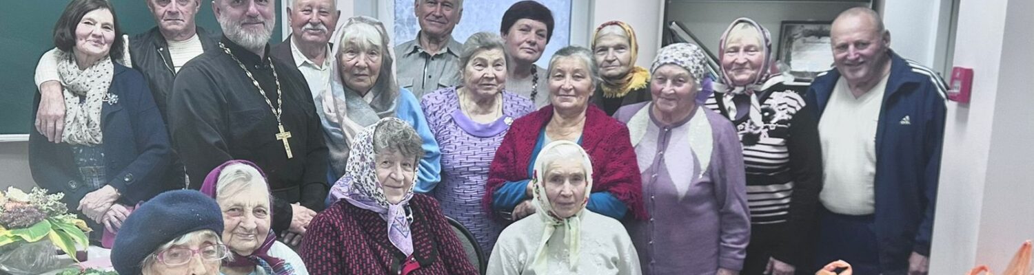 Прихожан Троицкого храма с. Новая Калитва поздравили с Днем пожилого человека