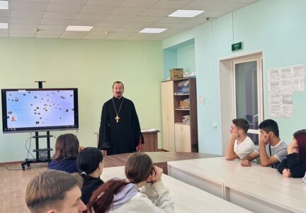 Руководитель миссионерского отдела епархии провел встречу со студентами