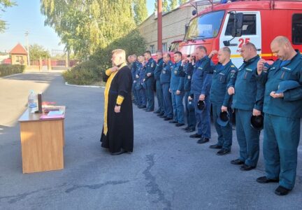 Священнослужители благочиния совершил молебны в пожарных частях                          г. Россошь
